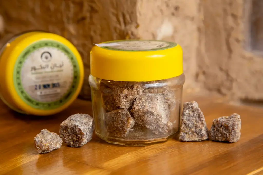 اللبان المعتق للبخور Frankincense, aged incense